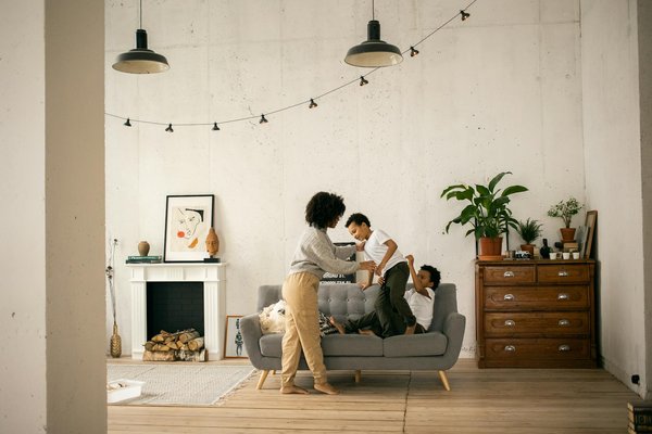 Papier peint chambre bébé : styles, conseils et sélection idéale