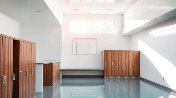Les 5 critères essentiels pour une cabine vestiaire piscine sûre